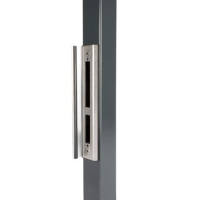 Hybrid keep for insert locks - For square profiles in uncoated aluminium