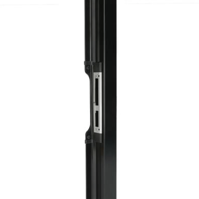 Aesthetic closure of the opening between gate wings in uncoated aluminium